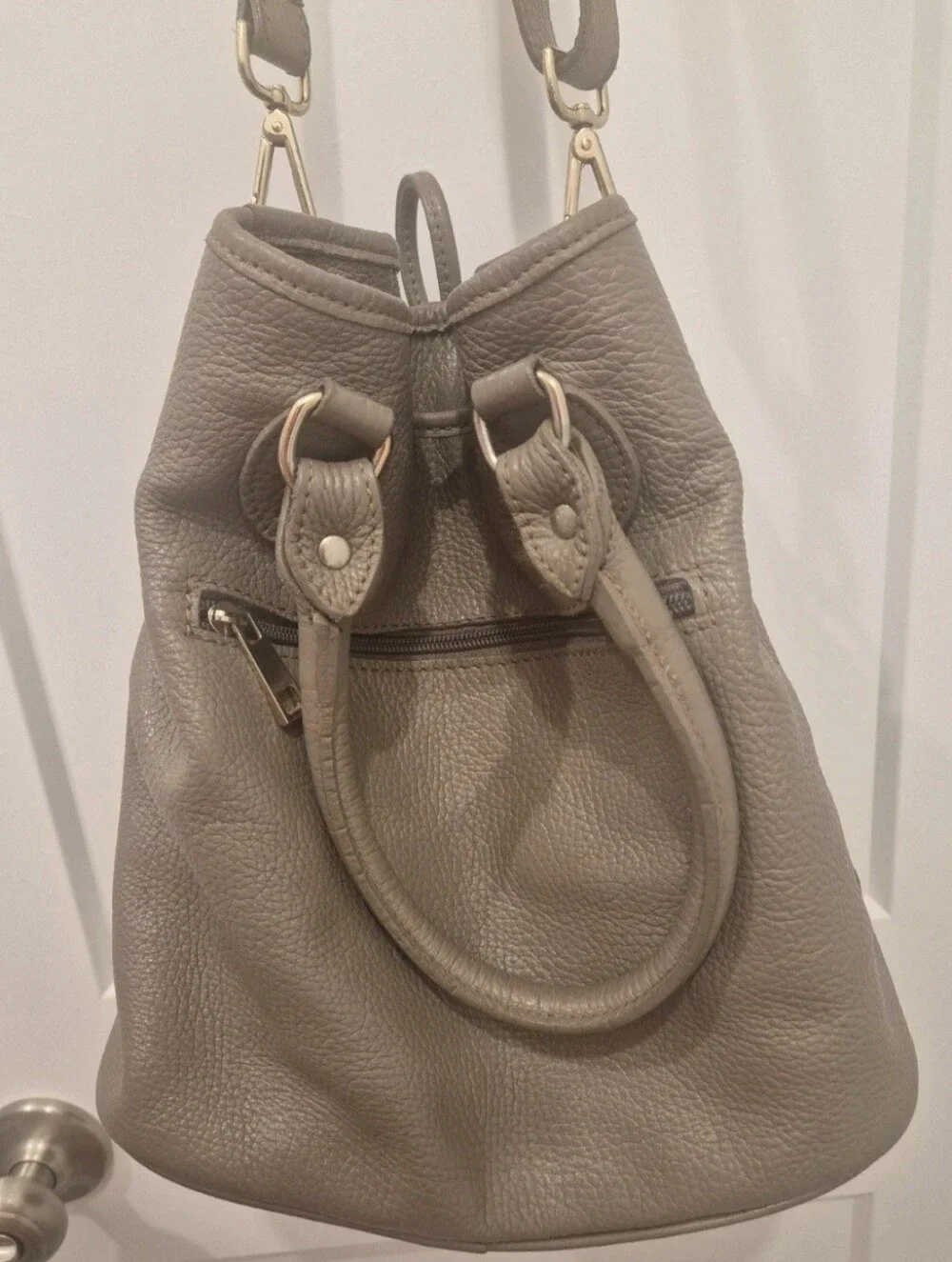 Liz Claiborne Italian Leather Tote Shoulder Bag Taupe Carryall.